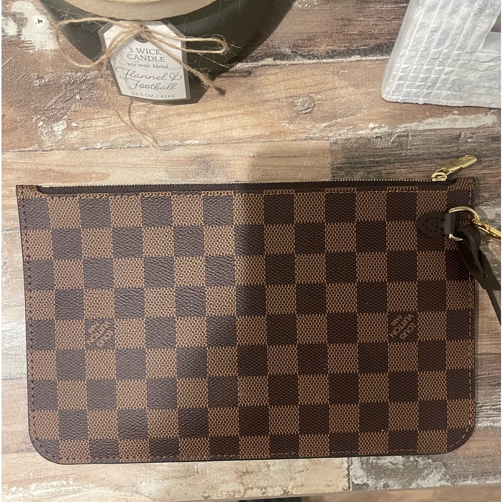 AUTHENTIC Louis Vuitton wristlet! Mint condition. NEVER been used.